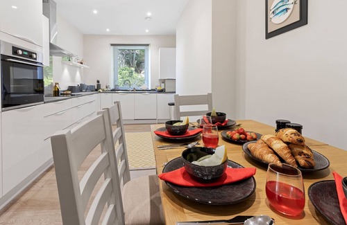 Brixham Apartment | Large Newly Renovated Modern Apartment
