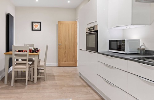 Brixham Apartment | Large Newly Renovated Modern Apartment