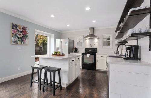 Overland Park House | Large Newly Updated w/6 King Beds!FencedYard