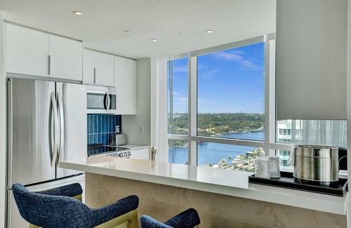 Mid Beach Apartment | Large Ocean View 1BR/2BA in Fontainebleau