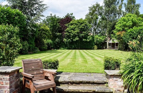 Ryther Cottage | Large open plan cottage in conservation village just outside York. 3 night deals