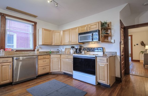 Downtown House | Large, pet-friendly, downtown