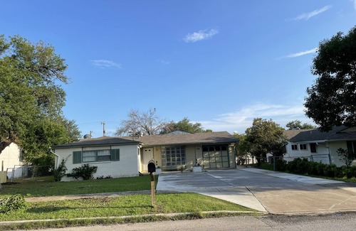 West San Antonio House | “Large Piece of Heaven”, Near Lackland Air Force Base