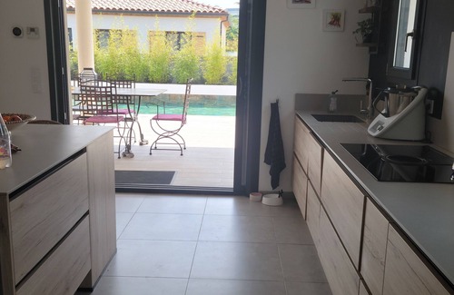 Lunel House | large pool and jacuzzi villa