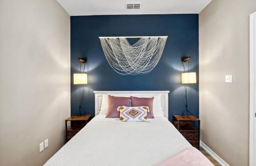 Corpus Christi House | Large Pool, Near the Beach, 5 Bedroom, Pet-Friendly, Patio, Grill