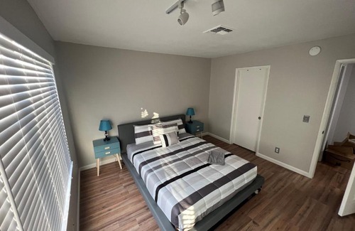 Paradise House | Large Pool & Patio Cozy Single Story Family House