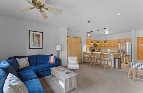 Mountain House Condo | Large Private Balcony & Shared Hot Tubs w/Mountain Views & Outdoor Seating!