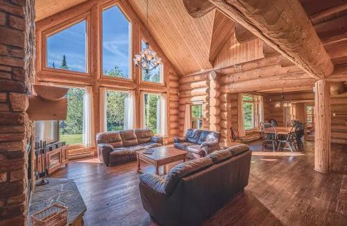 Fiddler Lake Resort Ski Chalet | Large Private Home, Pool, Hot Tub, Sauna, Games