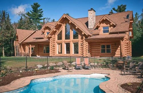 Fiddler Lake Resort Ski Chalet | Large Private Home, Pool, Hot Tub, Sauna, Games