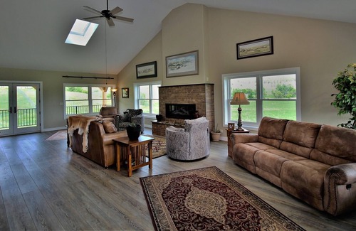 Belle Fourche House | Large private property with multiple buildings and rooms! Great for large events!