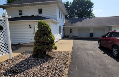 Genoa House | Large property close to the Mississippi River. Sleeps up to 12. Pet Friendly.