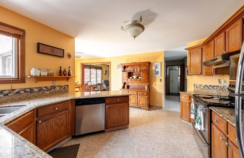 LaSalle House | Large quiet estate property in beautiful natural surroundings.