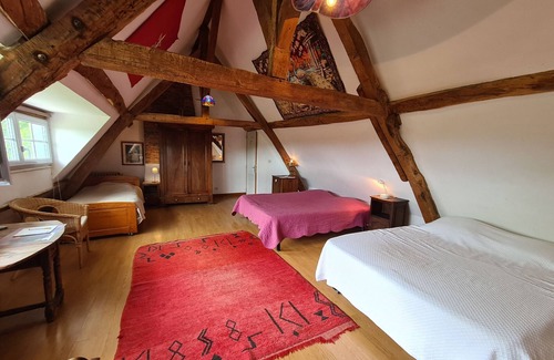 Le Pechereau Bed & Breakfast | Large quiet room with view, wifi, and parking - Le Pêchereau
