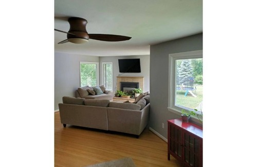 West Irondequoit House | Large Ranch*Pool*Hottub*Huge Backyard*