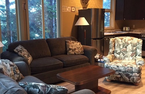 Silver Star Mountain Apartment | Large Renovated Condo on the Lower Knoll Close to the Village w/Laundry