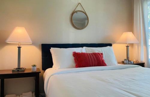Crestline Heights House | Large Renovated Cottage on East Lake Park