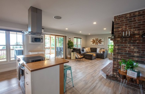 North Sebago House | LARGE RESORT WITH 12 PROPERTIES. NATURAL POND FOR SWIMMING. CAFE ON SITE.