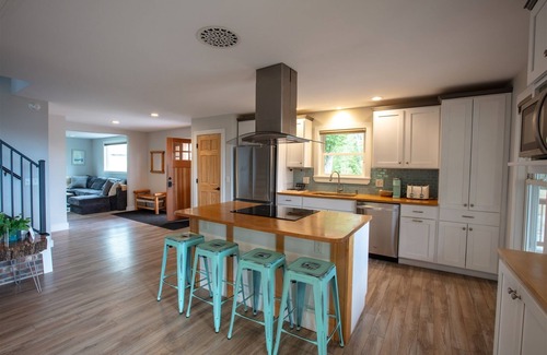 North Sebago House | LARGE RESORT WITH 12 PROPERTIES. NATURAL POND FOR SWIMMING. CAFE ON SITE.