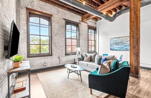 Downtown St. Louis Apartment | Large Riverfront Loft - Walk to Arch & America's Center