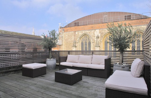 Barbican Apartment | Large Roof Terrace & King Bed In Clerkenwell