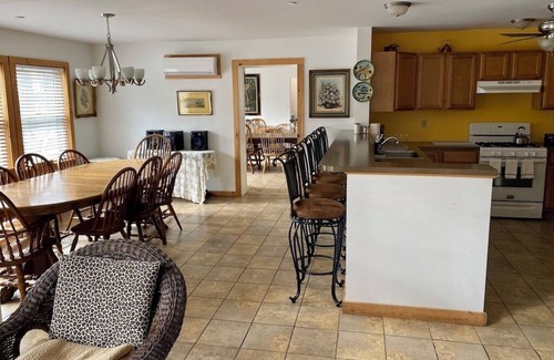 Pine Bush House | Large Secluded Private Estate accommodates 18+. 12 Min. from Town of New Paltz