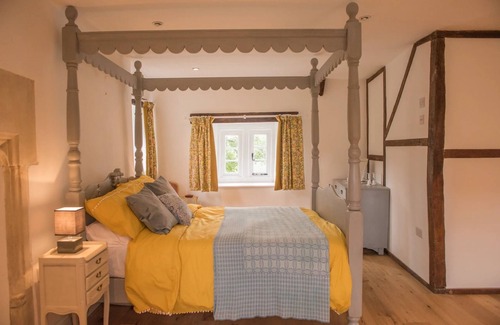 Binegar Other | Large Somerset Farmhouse with hot tub, close to Bath and local attractions.