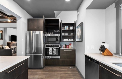 Midtown - Westport House | Large Space+Great location|5 BR|30 day| Plaza
