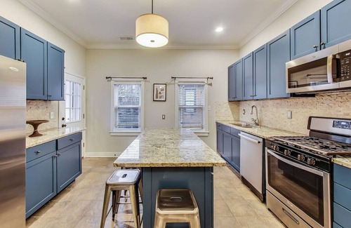 Wrightwood Neighbors Apartment | Large Space, Two Levels ,Deck, Parking