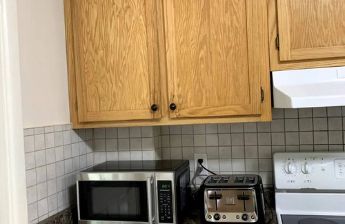 South London House | Large, Spacious Home in Wortley, London Ontario, Close to Bus Route and Downtown