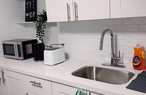 South London House | Large, Spacious Home in Wortley, London Ontario, Close to Bus Route and Downtown