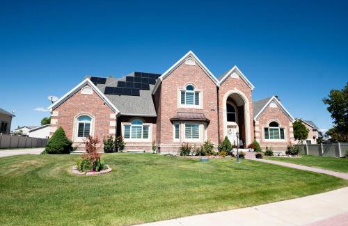 South Jordan House | Large & Spacious Home, Sleeps 23+ near SLC
