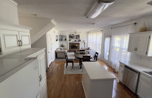 Olathe House | Large Spacious New House - New Amenities