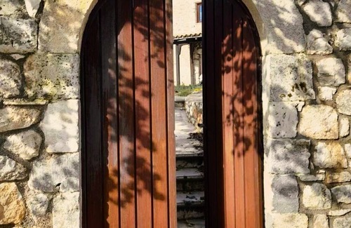 Spanokhorion House | Large stonehouse