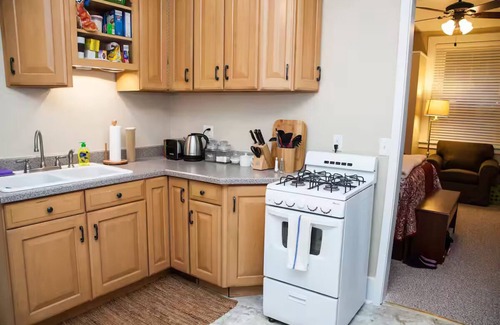 Forest Hills Apartment | Large Studio Apt, Light&Bright,Traditional decor,W&D included, Safe neighborhood