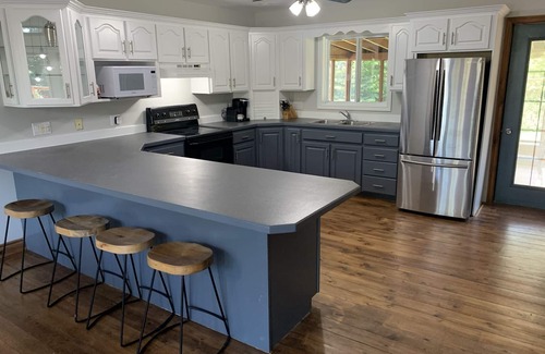 Central Huron Cottage | Large Stunning Cottage - Beach access to beautiful Lake Huron