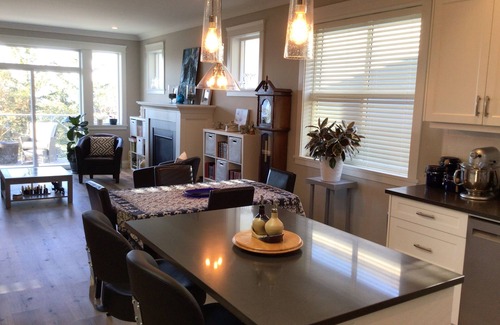 North Cowichan House | Large two level townhome in the Cowichan valley, sleeps 6