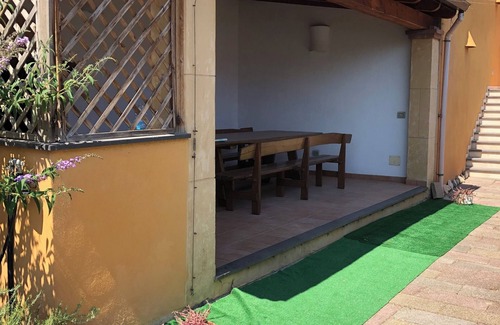 Cabras Apartment | Large two-room apartment on the first floor, with balcony and bathroom.