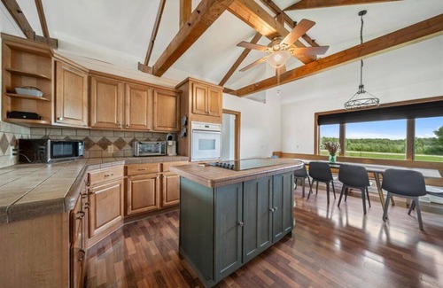 West Branch Cabin | Large Updated Lakefront House on Lake George. Kayaks, games, fire pit, grill.