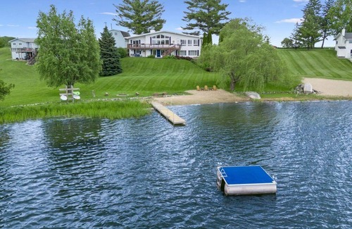 West Branch Cabin | Large Updated Lakefront House on Lake George. Kayaks, games, fire pit, grill.