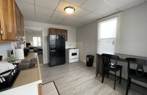 Quincy Apartment | Large Updated Upper 1-bedroom East Facing w/Wi-Fi