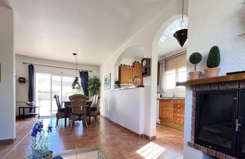 Sant Pere Pescador House | Large vacation home right on the beach with pool and garden