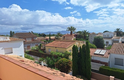 Sant Pere Pescador House | Large vacation home right on the beach with pool and garden