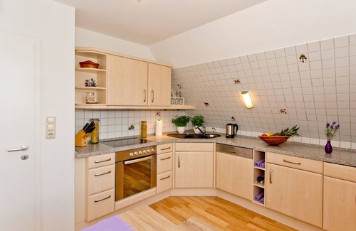 Toppenstedt Apartment | Large vacation apartment with balcony and view of the meadows and fields