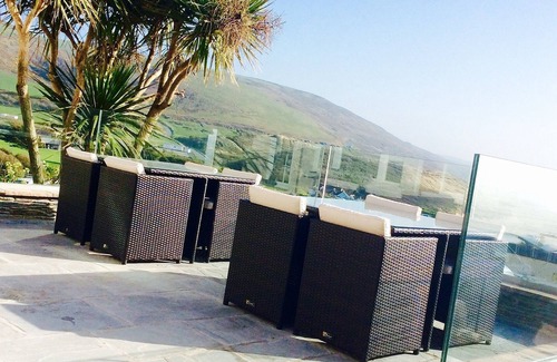 Mortehoe House | Large Victorian House for 12 Overlooking Woolacombe Beach. Hot Tub, BBQ, Parking