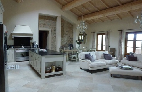 Licciana Nardi Villa | Large Villa, Stunning Garden, Panoramic Views & Private Pool. Pax10