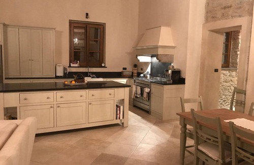 Licciana Nardi Villa | Large Villa, Stunning Garden, Panoramic Views & Private Pool. Pax10