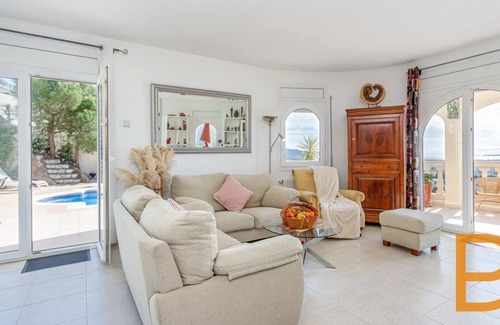 El Mas Isaac Villa | Large Villa with Pool in Luxury Urbanization