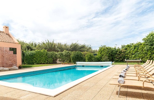 Almocageme Villa | Large Villa With Private Pool and Tennis Court at a Short Distance to the Ocean