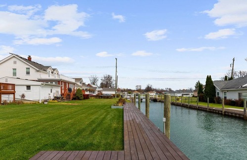 Algonac House | Large waterfront 3 bedroom beautiful home.