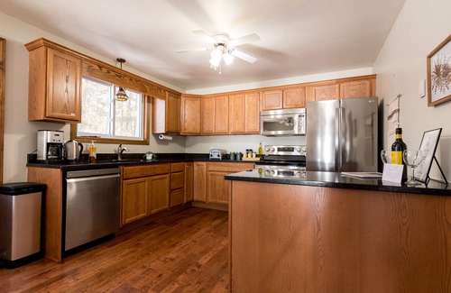 Parham House | Large Waterfront Cottage! 5 bedrooms (max 12)! Kayaks, SUP, Water Slide, Beach